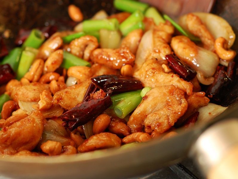 Gai Pad Med Mamuang - CHICKEN WITH CASHEW NUTS