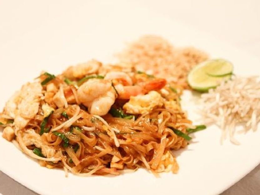 Pad Thai Koong - FRIED RICE NOODLES WITH SHRIMPS